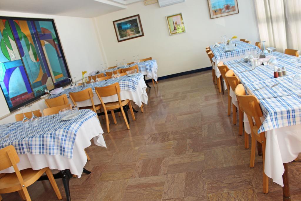 Hotel Bristol - A 30 Mt Dalla Spiaggia Мизано-Адриатико Экстерьер фото